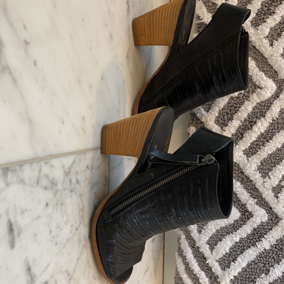 Paul Green open toe bootie. Size 8 - Picture 3 of 4